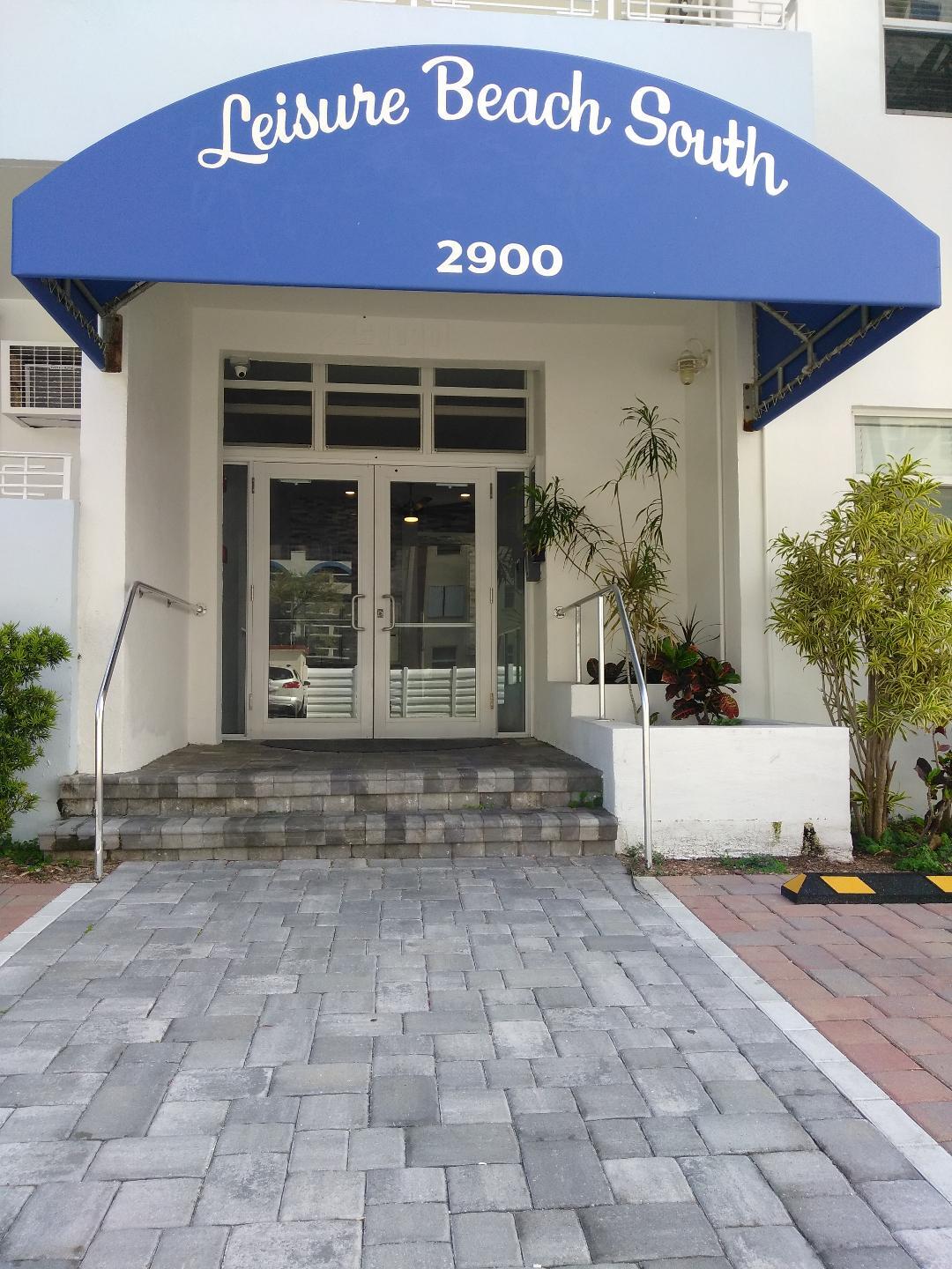 Front Entrance - 2900 Banyan St