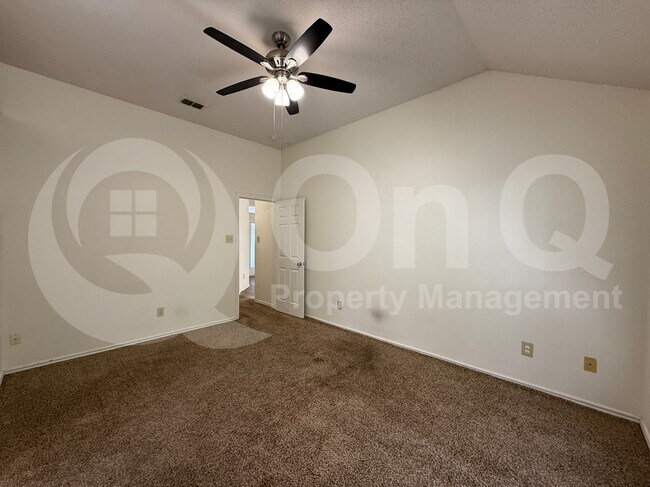 Building Photo - 1206 Hyde Park Dr