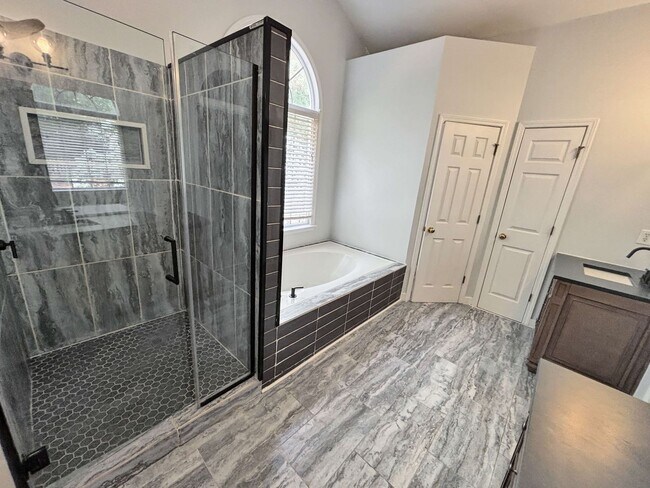 Building Photo - Gorgeous Home in Mableton
