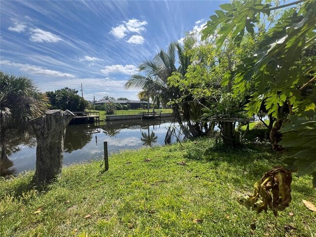 Building Photo - 2372 Abscott St