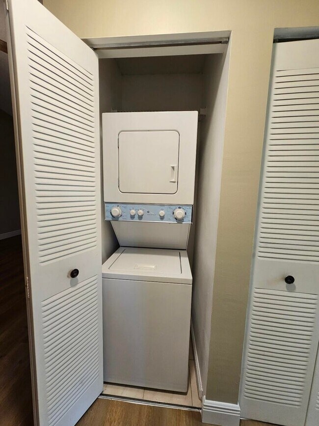 Washer/Dryer - 301 Norwood Ter