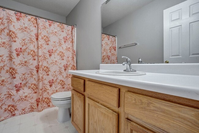 Building Photo - SINGLE FAMILY HOME- 3 Bedrooms 2.5 Baths