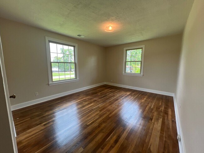 Building Photo - 2323 Sweetwood Rd