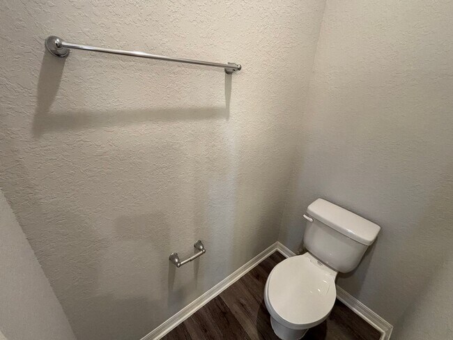Building Photo - 4 bedroom / 3 bath in great neighborhood - WON'T LAST!