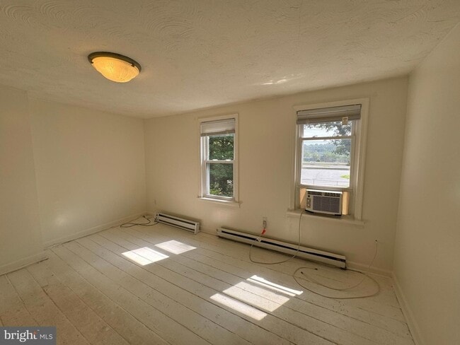 Building Photo - 1005 Manning Dr