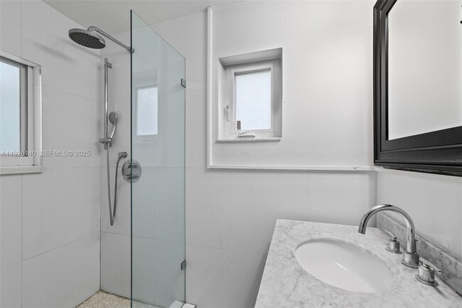 Building Photo - 410 Minorca Ave