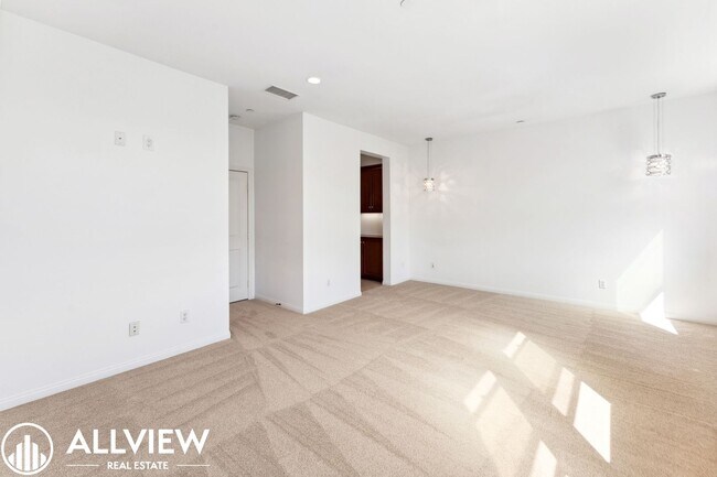 Building Photo - Modern 2 Bed, 2.5 Bath Townhome Available in Aliso Viejo!