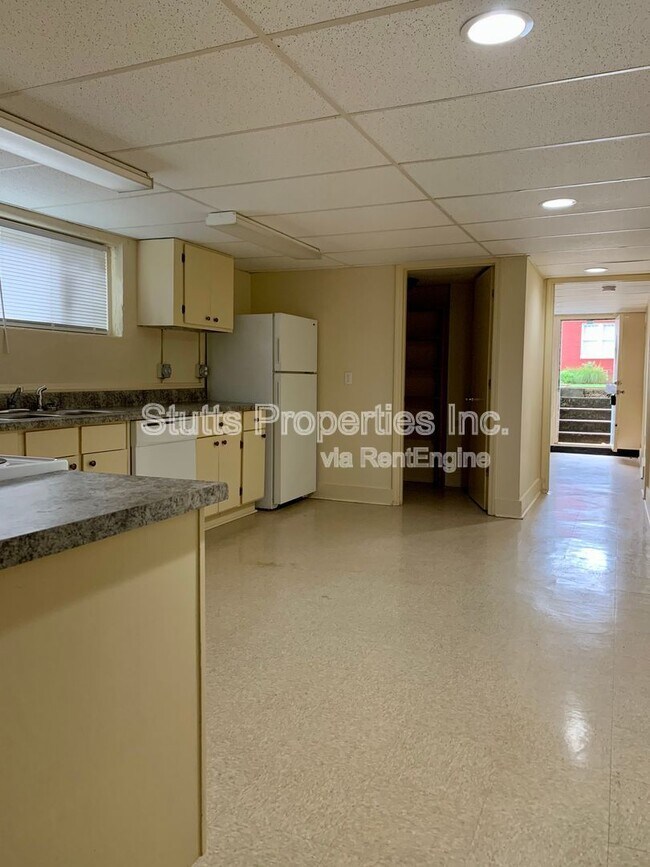 Building Photo - 402 W Tombigbee St