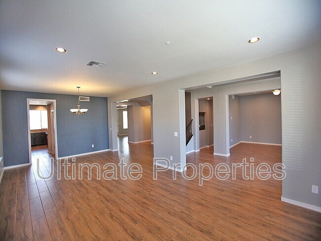 Building Photo - 14482 W La Reata Ave