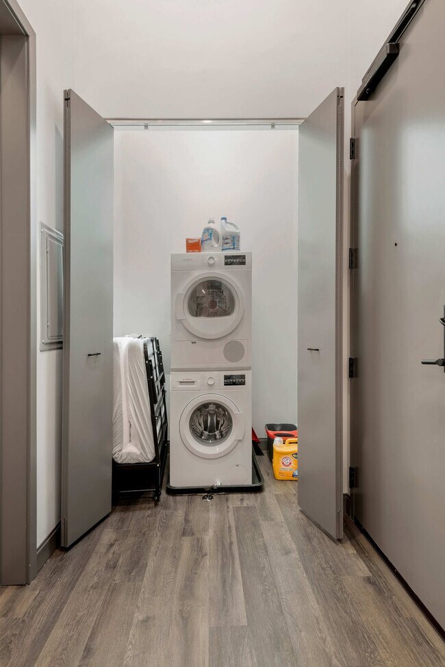 Building Photo - 29 S LaSalle St