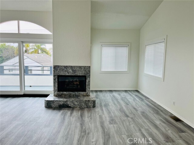 Building Photo - 638 3rd St
