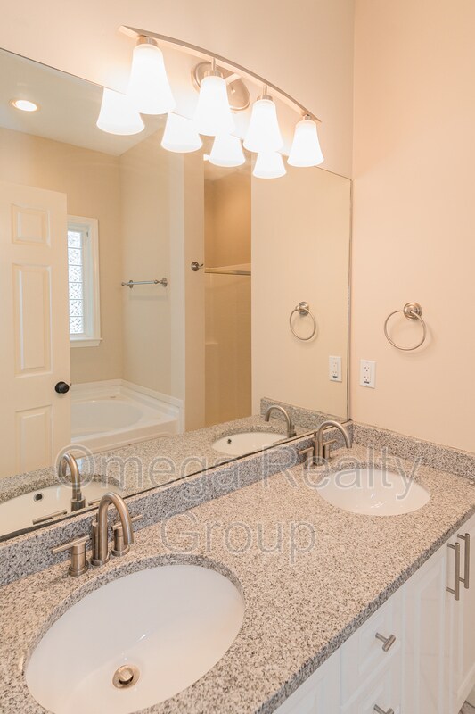 Building Photo - 686 Old Cahaba Dr