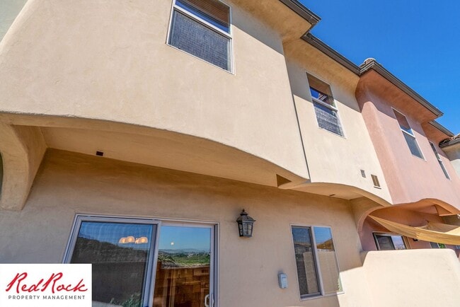 Building Photo - 3 Bedroom Townhome In Southgate Community