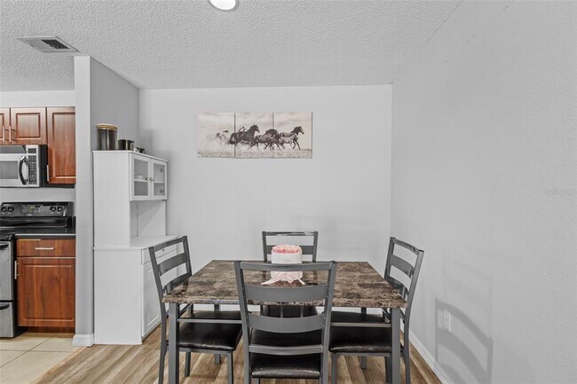 Building Photo - 9481 Highland Oak Dr