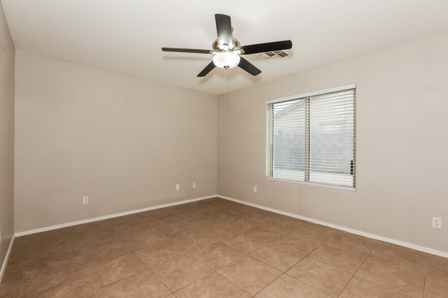 Building Photo - 2541 S De Soto Rd