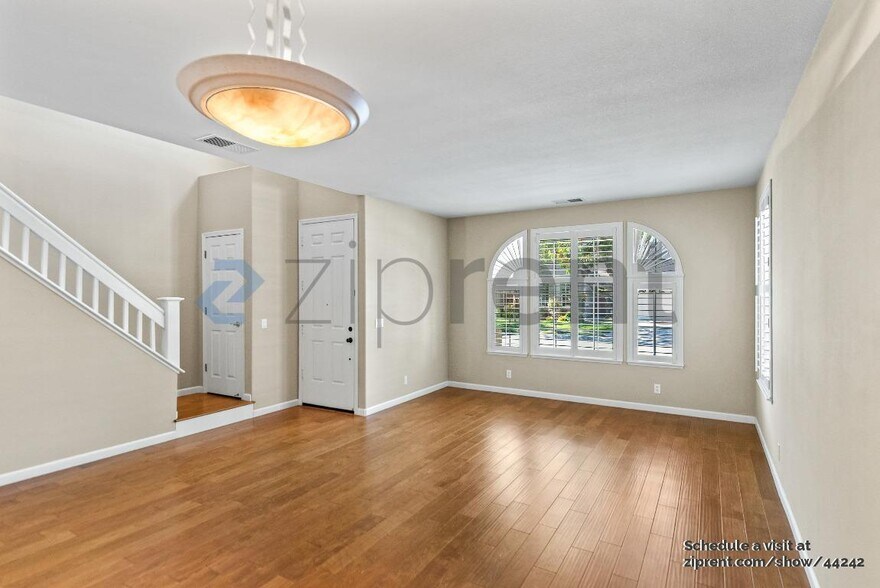 Building Photo - 856 Dederick Ct