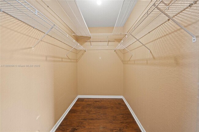 Building Photo - 6714 NW 39th Ln