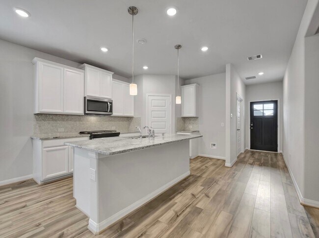 Building Photo - 6919 Ventura Dr