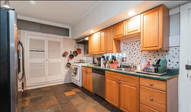 Building Photo - 413 N 33rd St