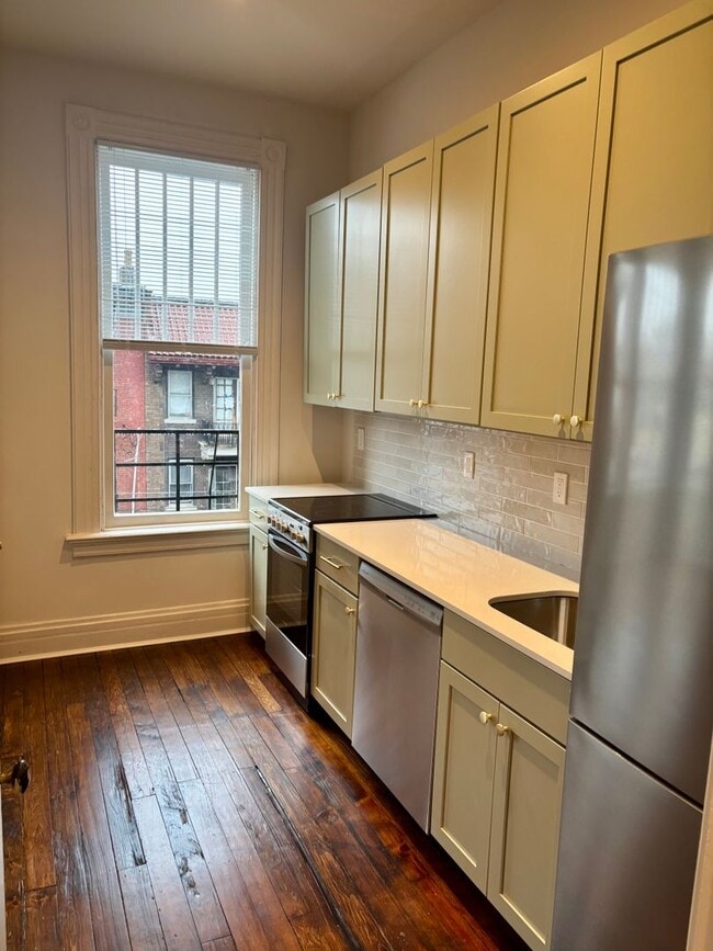 Building Photo - Urban Studio