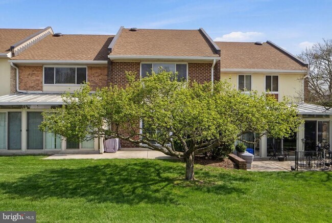 Building Photo - 3233 S Leisure World Blvd