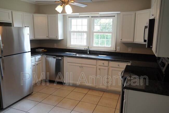 Building Photo - 622 Bedford Rd