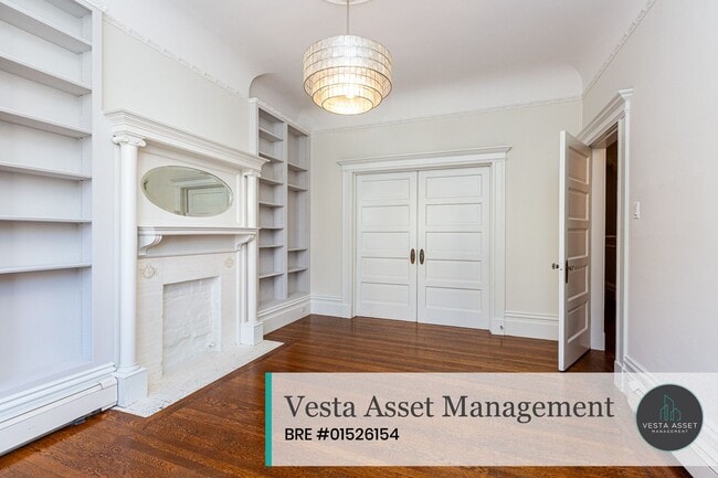 Building Photo - A Jaw-Dropping Light-Filled Three-Bedroom Home in the Heart of the City