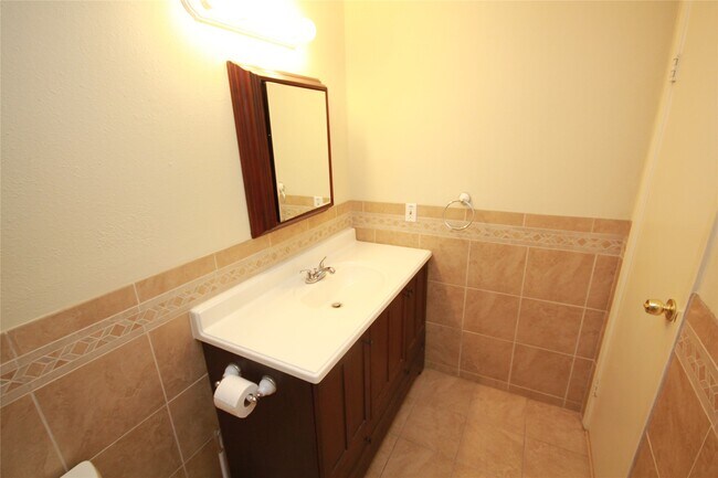 Building Photo - 5302 Town Park Blvd