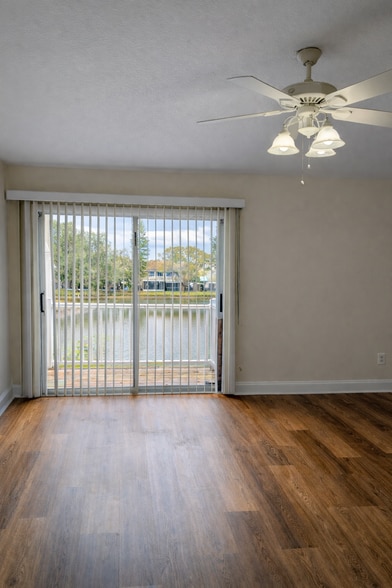 Master bedroom, balcony view - 6909 Lake Place Ct