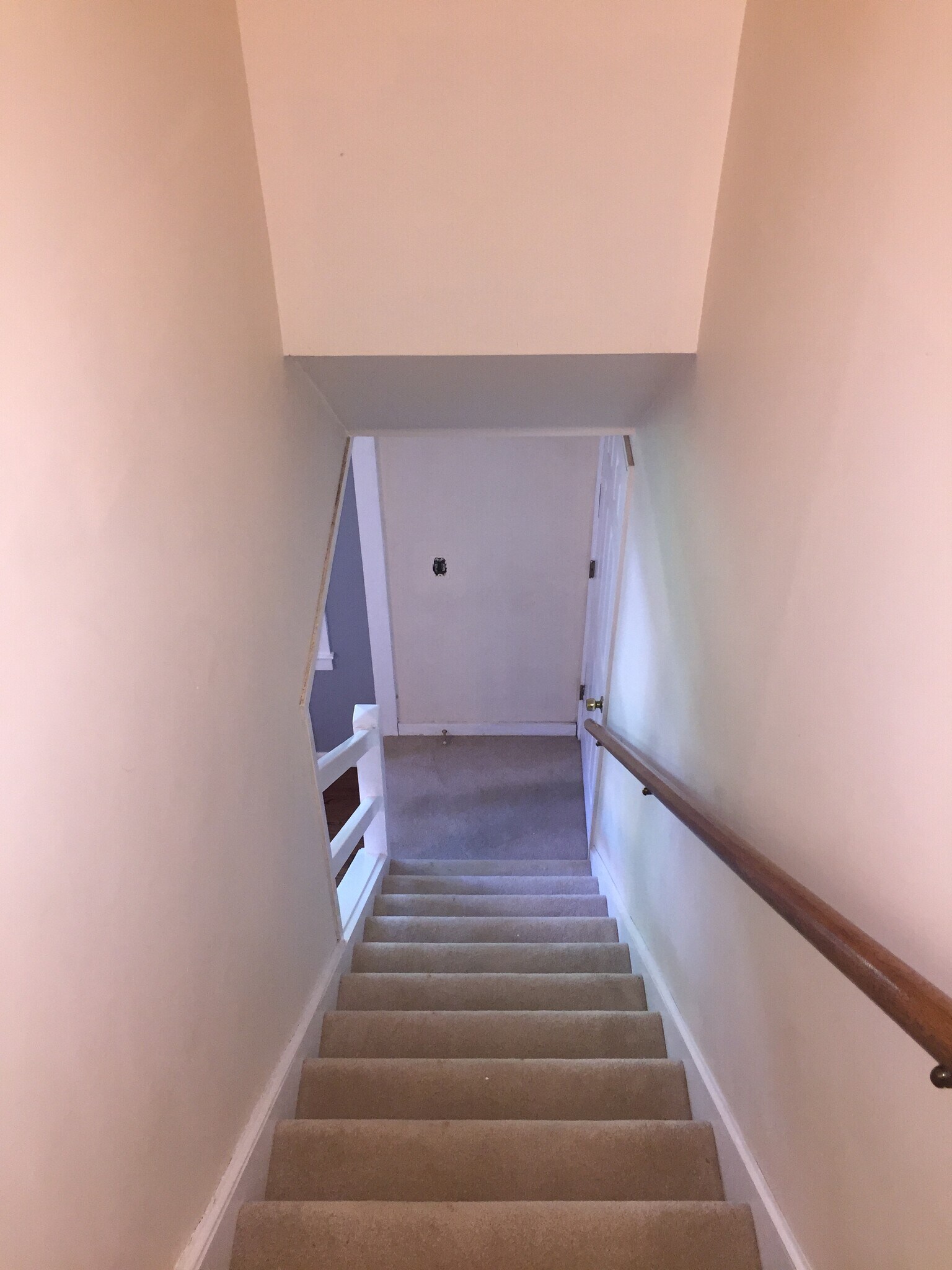 Building Photo - 28 Greenlawn Dr