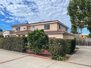 Building Photo - 4527 Hollister Ave