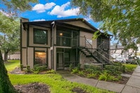 Building Photo - Condo For Rent in North Oaks!