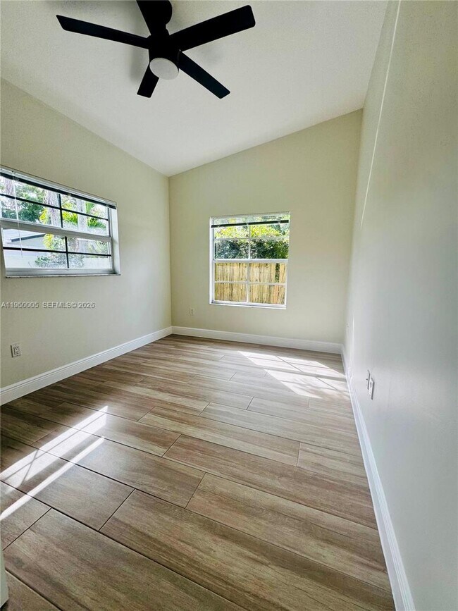 Building Photo - 1012 NE 17th Ct