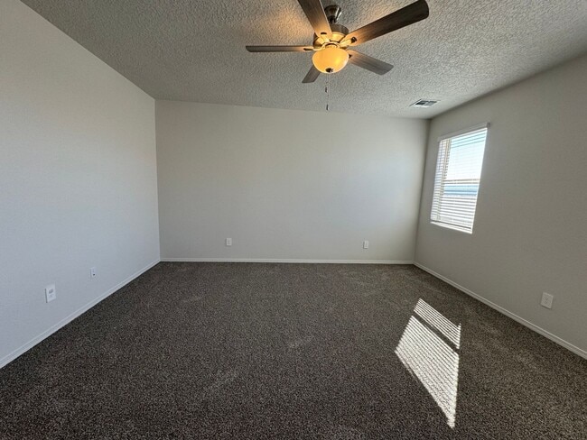 Building Photo - Energy Efficient Home 3 bed home. Move In Special!