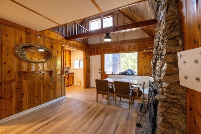Building Photo - 2242 Deep Creek Dr
