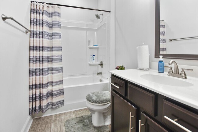 Building Photo - Pet Friendly Four Bedroom!