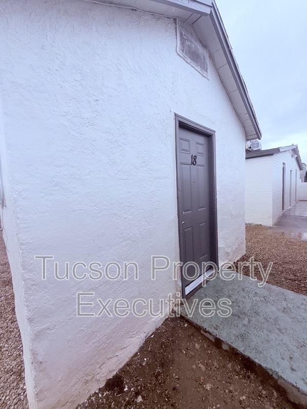 Building Photo - 234 E 32nd St