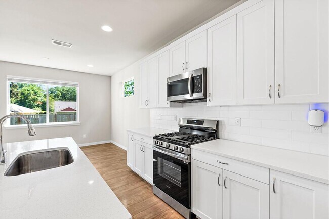Building Photo - Modern 4-Bedroom Yelm Home with Covered Patio, Outdoor Fireplace & Office/Flex Space!