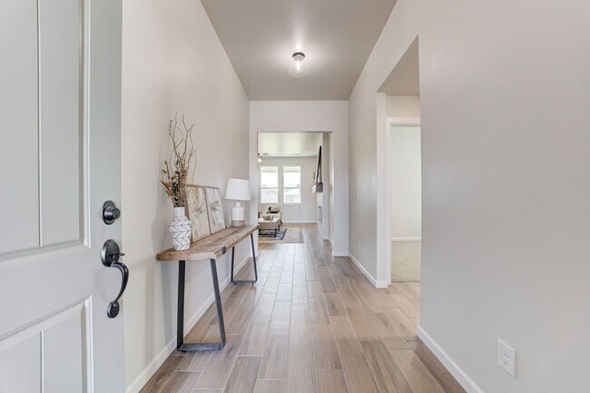 Building Photo - Brand New Home in Mustang!