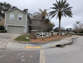 Building Photo - 6 Bedrooms 4 Bathroom 1672 Hammock Grove Lane