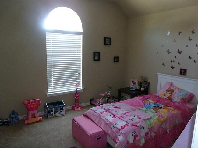 Building Photo - 2402 Horned Owl Dr