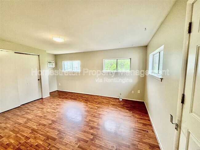 Building Photo - 10051 Royal Dr