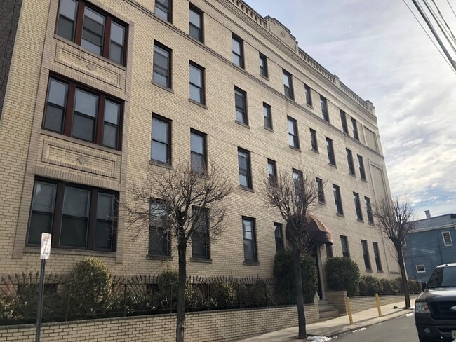 Building Photo - 120 Dekalb Ave