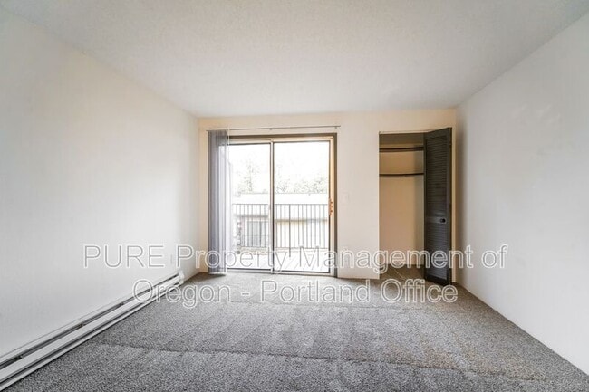 Building Photo - 14206 NE Sandy Blvd