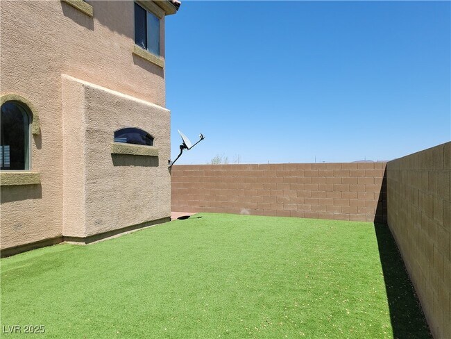Building Photo - 778 Easter Lily Pl