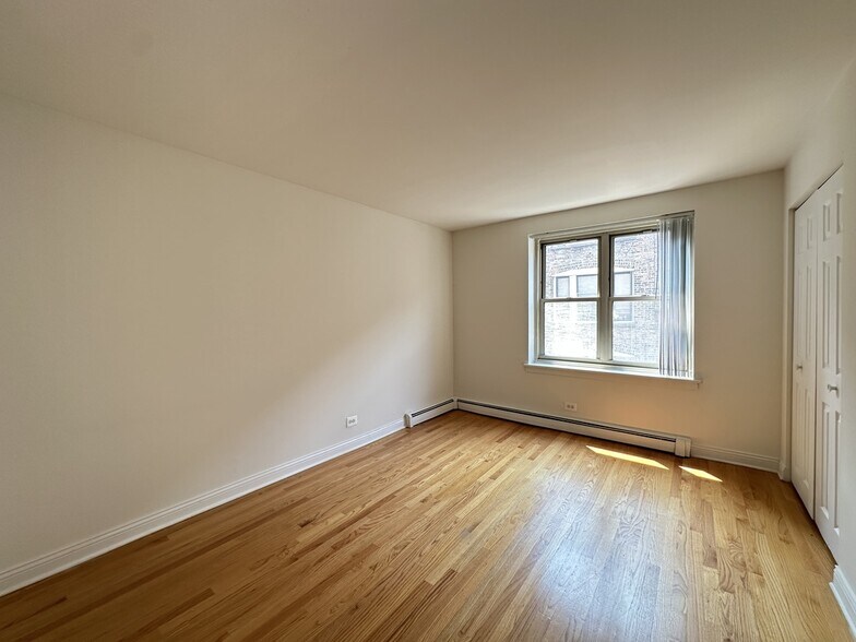 Building Photo - 3710 N Pine Grove Ave