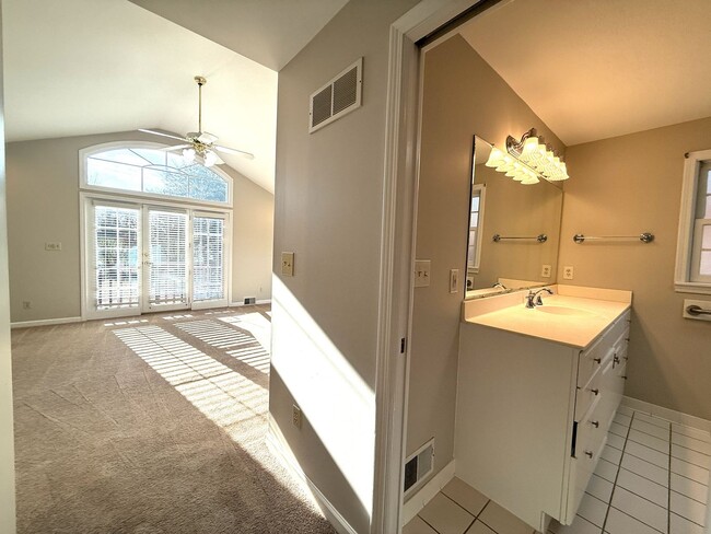 Building Photo - Spacious 3 Bedroom 2 Bath Home