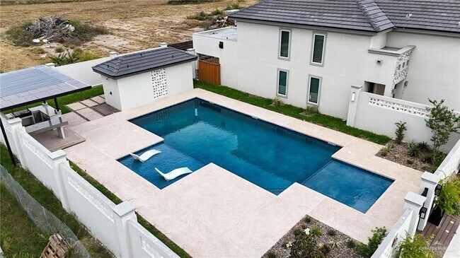 Building Photo - 24 Corales St