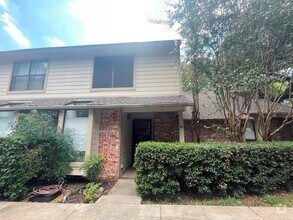 Building Photo - 2-bedroom 2 full bathroom condo in desirab...