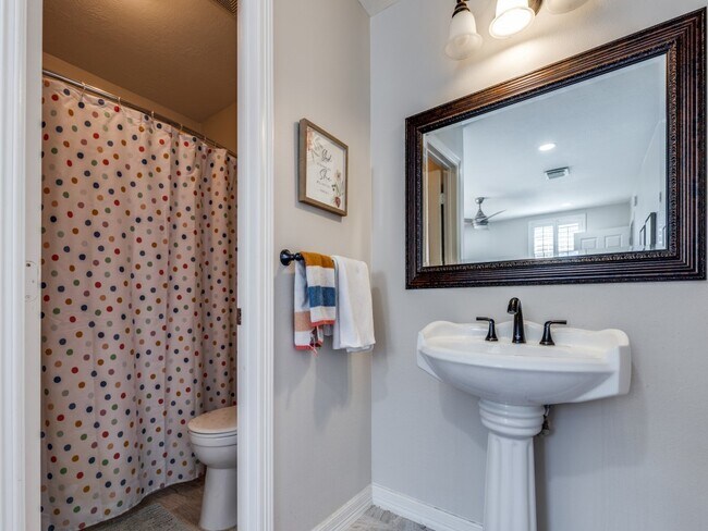 Building Photo - 1159 Enclave Square E